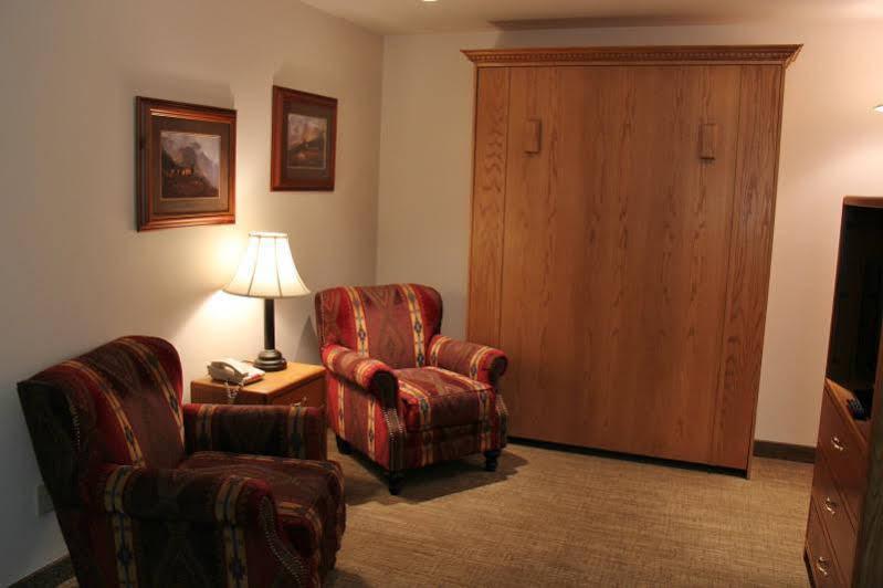 Homestead Inn And Suites Hardin Exterior foto